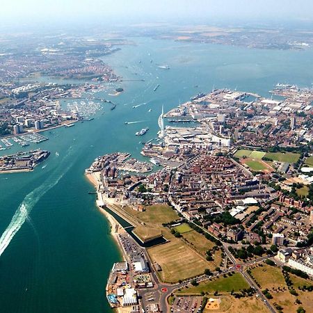 City Centre Apartment Portsmouth Buitenkant foto