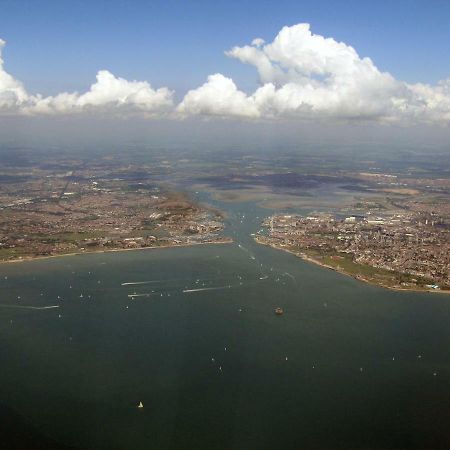City Centre Apartment Portsmouth Buitenkant foto