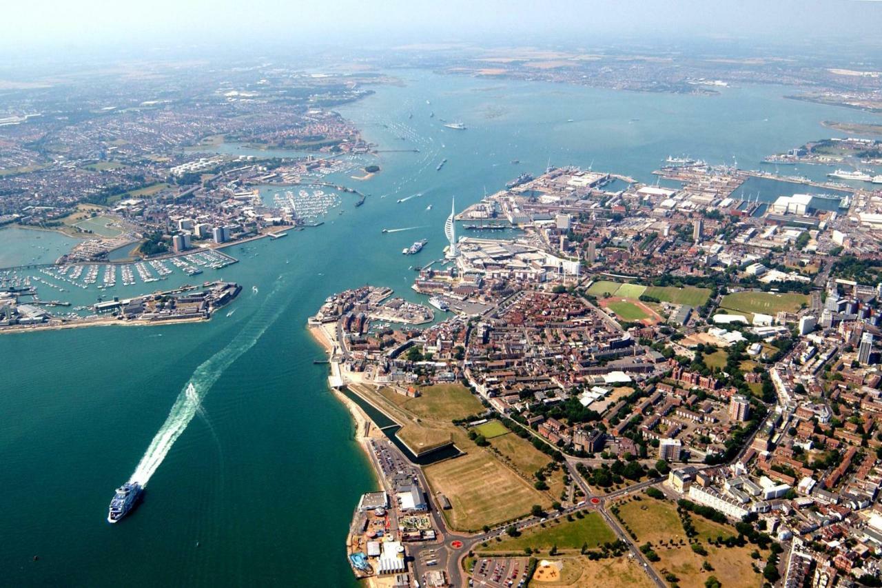 City Centre Apartment Portsmouth Buitenkant foto